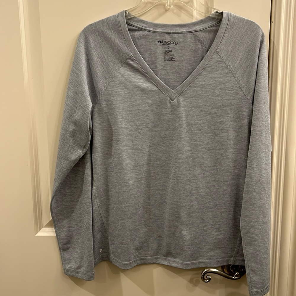 Ideology athletic shirt EUC
